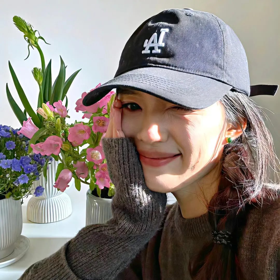 和红色中国人看电视